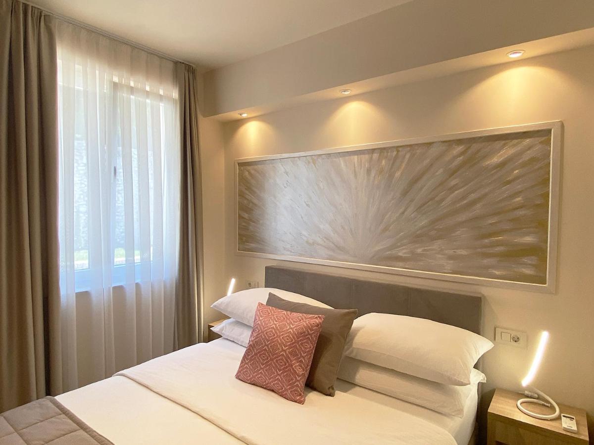 Shangri La Mansion Mostar Bagian luar foto