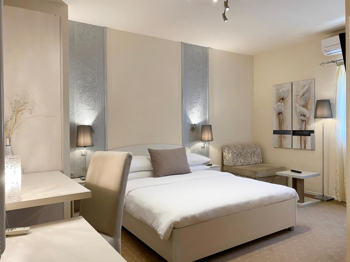 Shangri La Mansion Mostar Bagian luar foto