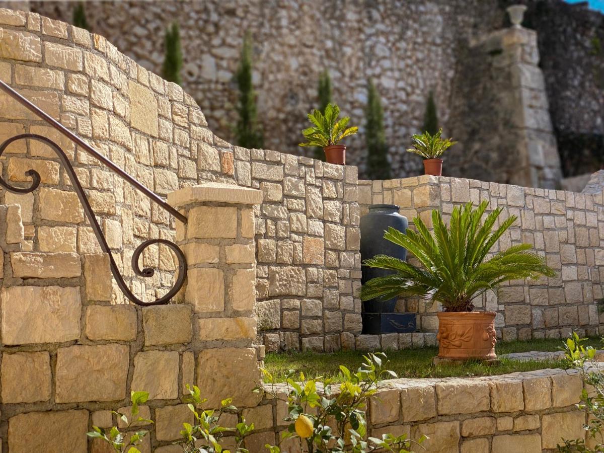 Shangri La Mansion Mostar Bagian luar foto
