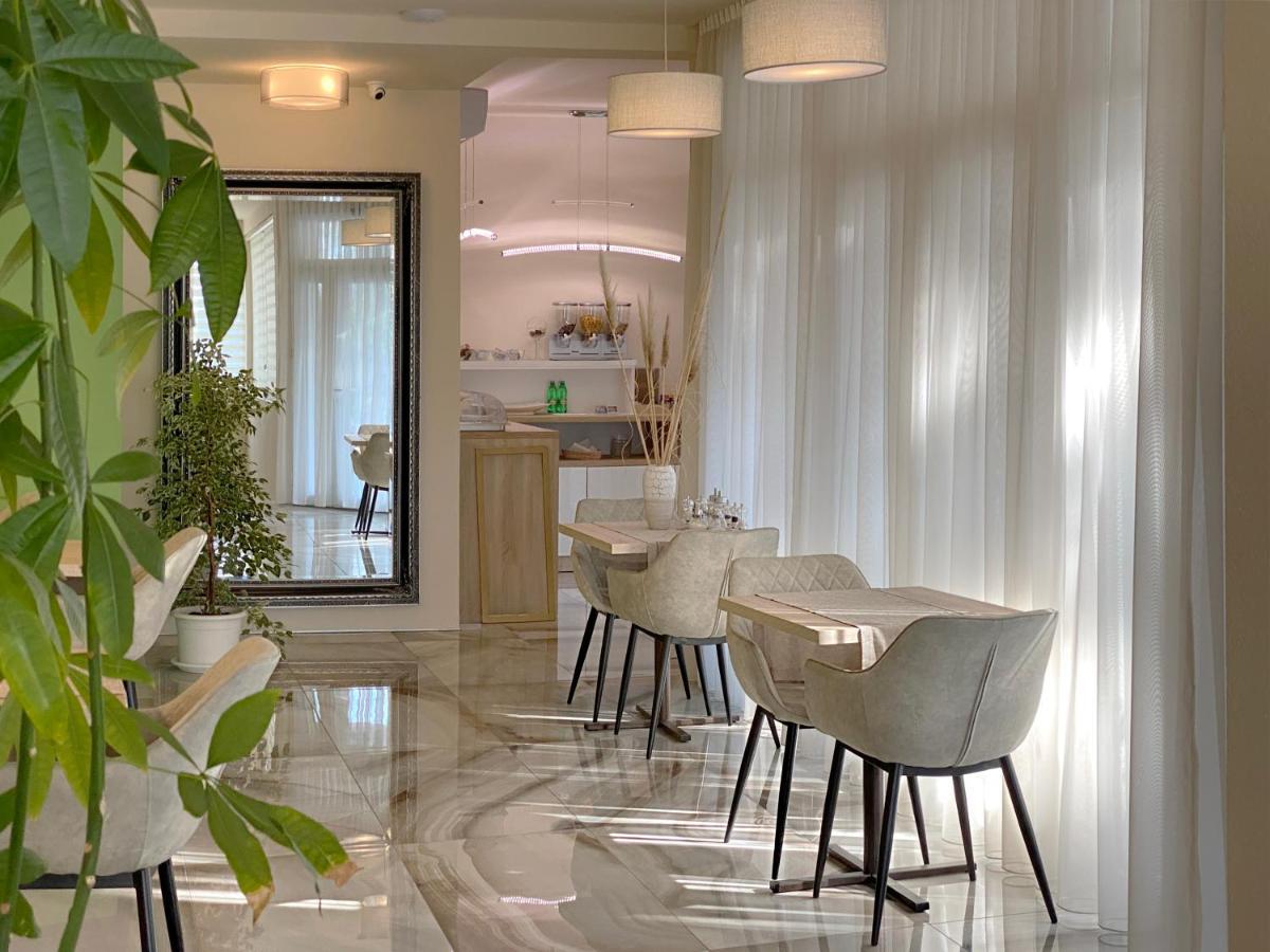 Shangri La Mansion Mostar Bagian luar foto