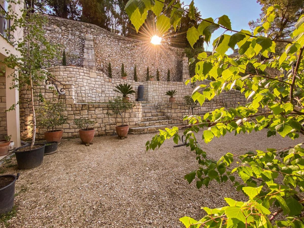 Shangri La Mansion Mostar Bagian luar foto
