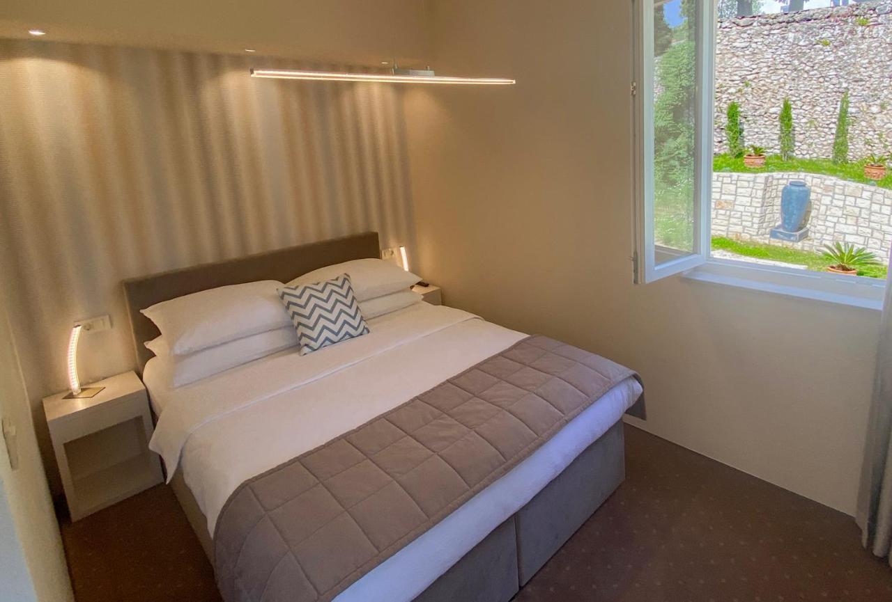Shangri La Mansion Mostar Bagian luar foto
