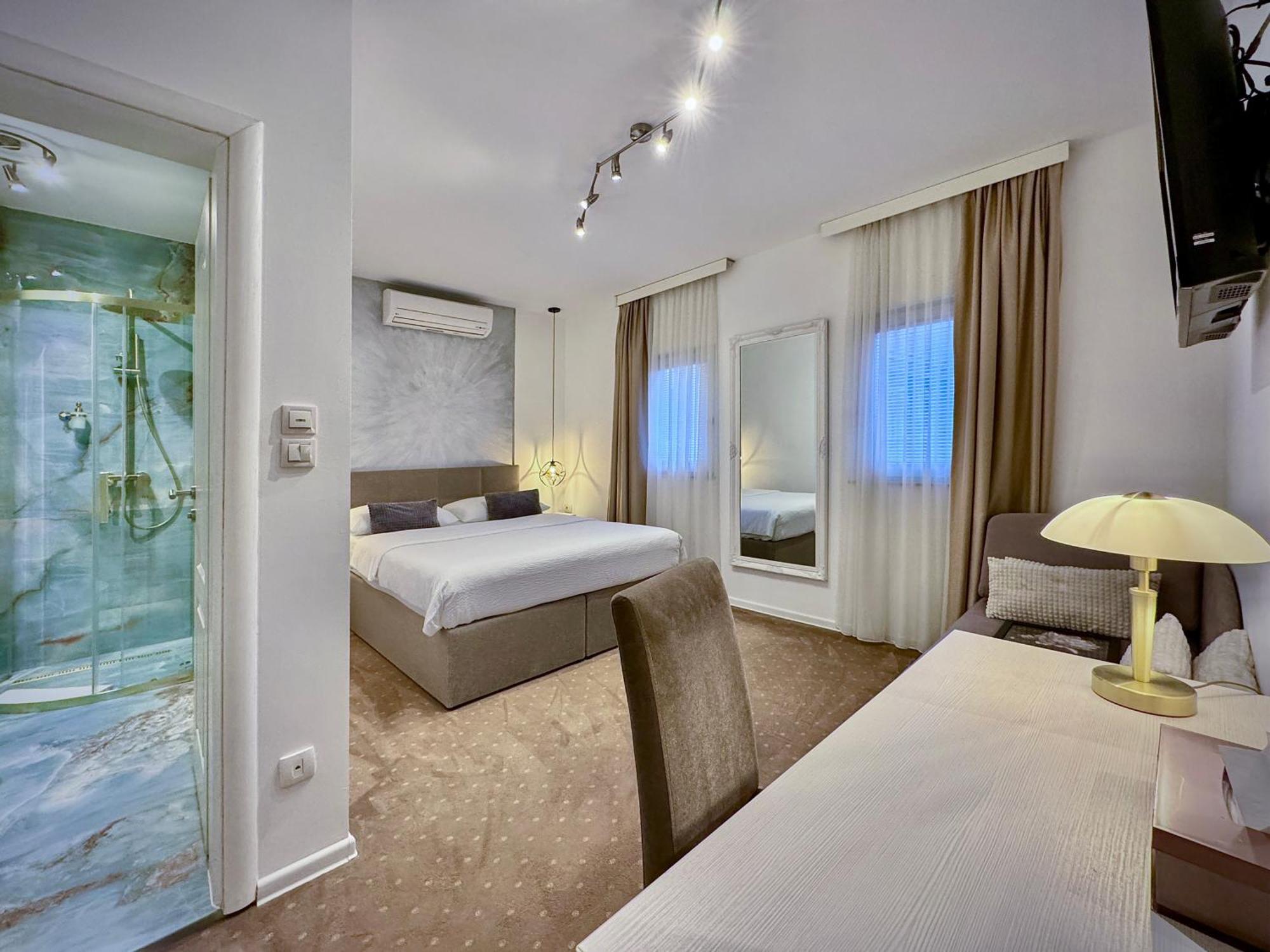 Shangri La Mansion Mostar Bagian luar foto