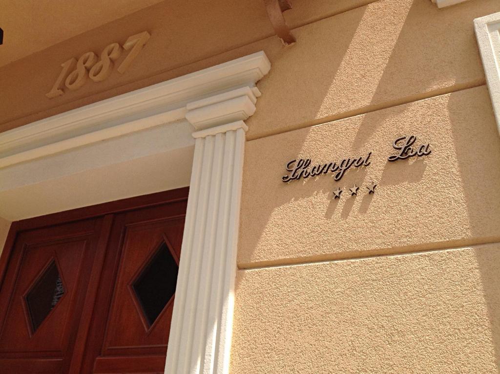 Shangri La Mansion Mostar Bagian luar foto