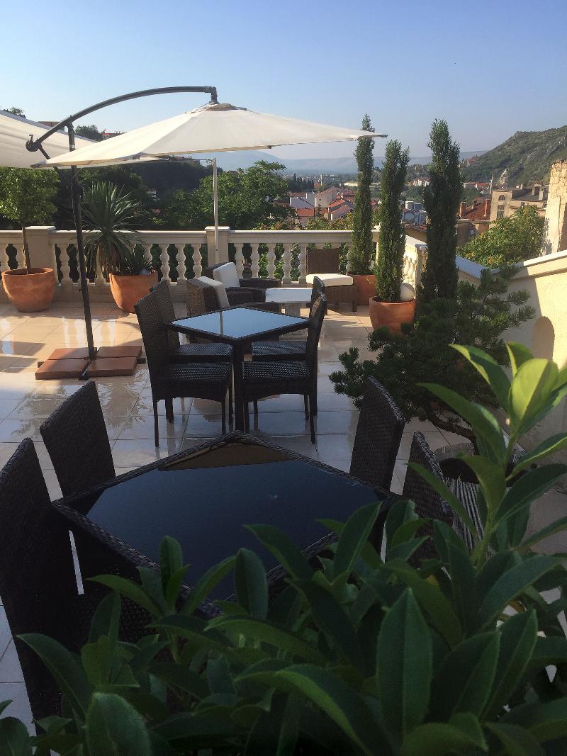 Shangri La Mansion Mostar Bagian luar foto